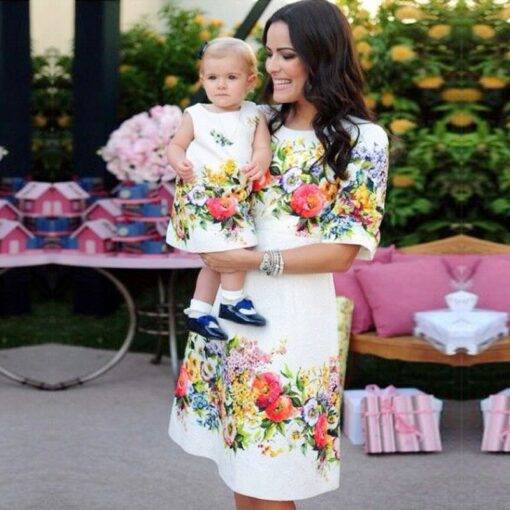 Family Matching Outfits Floral Dresses Family Matching Outfit FASHION & STYLE cb5feb1b7314637725a2e7: White